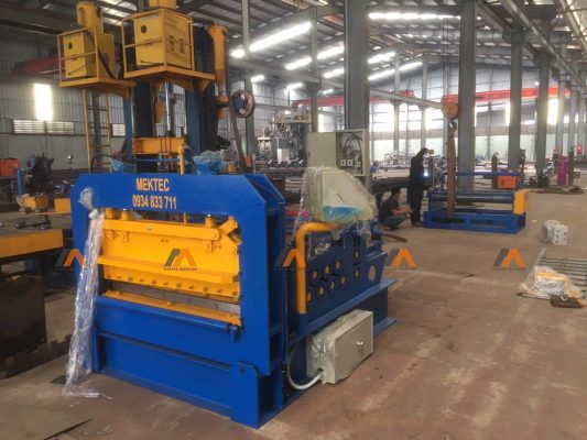 lắp đặt máy xả cuộn tôn tự động